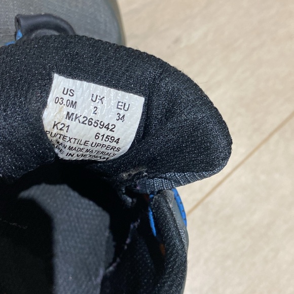 Size 3 Merrell kids hiking shoes - Picture 4 of 4